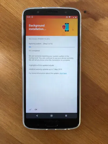 Pal confirming an over-the-air update on the Motorola G6 Plus.